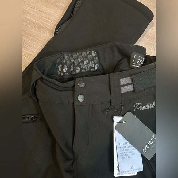 NWT Protest True Black Lole Womens snowboarding pants - Picture 10 of 12